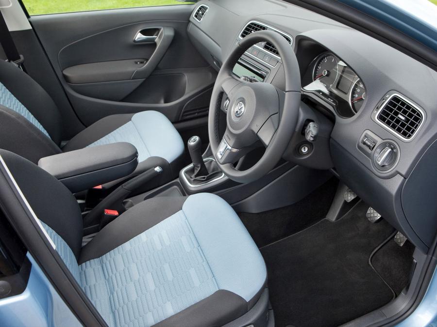  Volkswagen Polo 5-Door BlueMotion 2010 года  (UK) (фото 2 из 11)